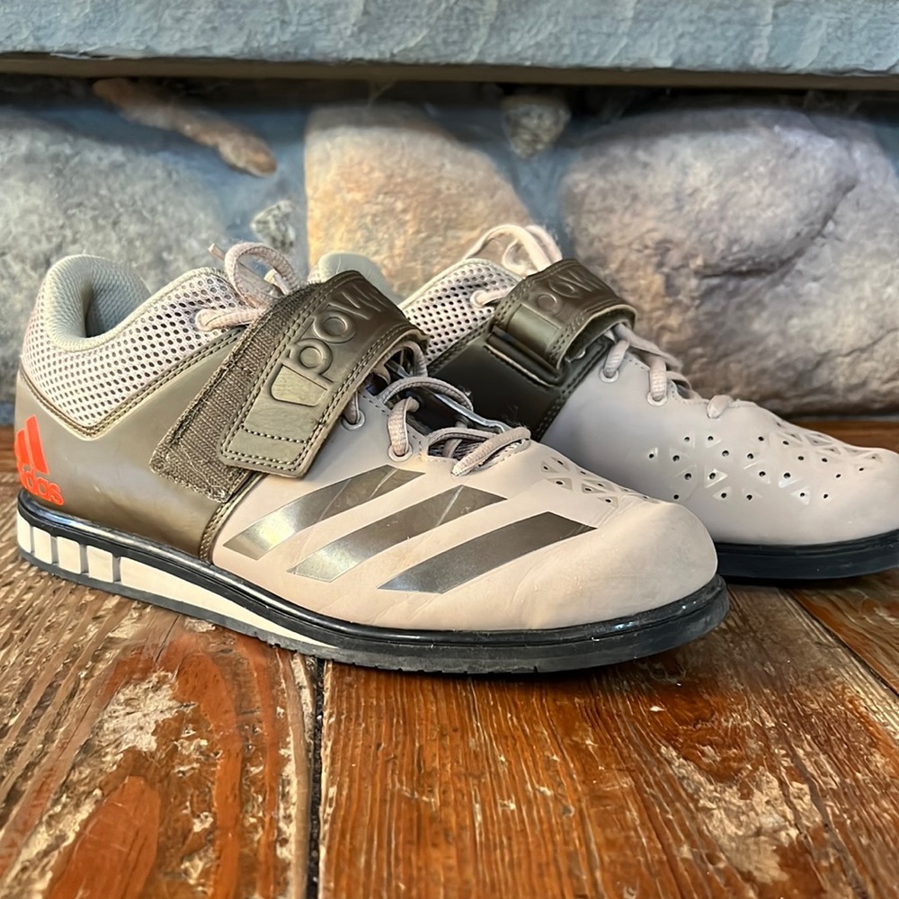 9.5 Adidas Power Lift Shoes